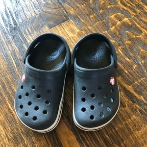 Crocs, toddler size 6-7,navy